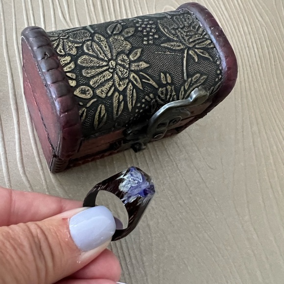 Wood and resin ring - Picture 2 of 7